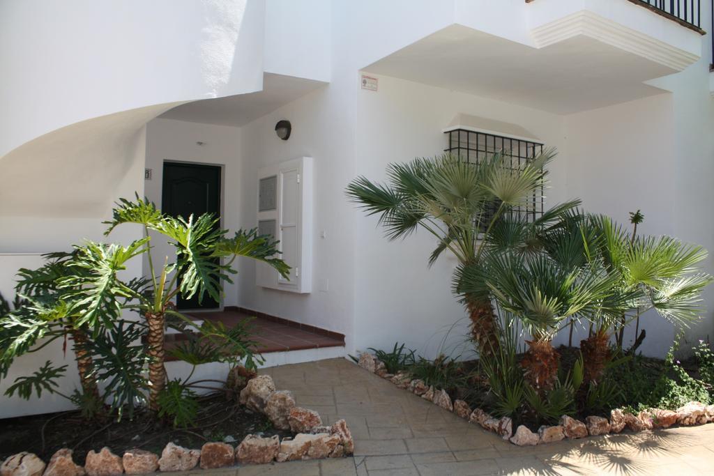 Aries Apartemen *